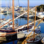 Le barche a vela latina nel porto vecchio di Stintino