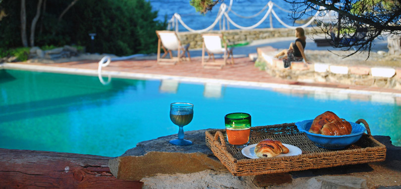 Breakfast in terrazza su piscina