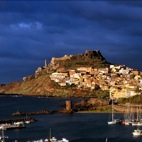 Vista del porto e del promontorio di Castelsardo