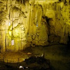 Stalattiti all'interno delle Grotte di Nettuno