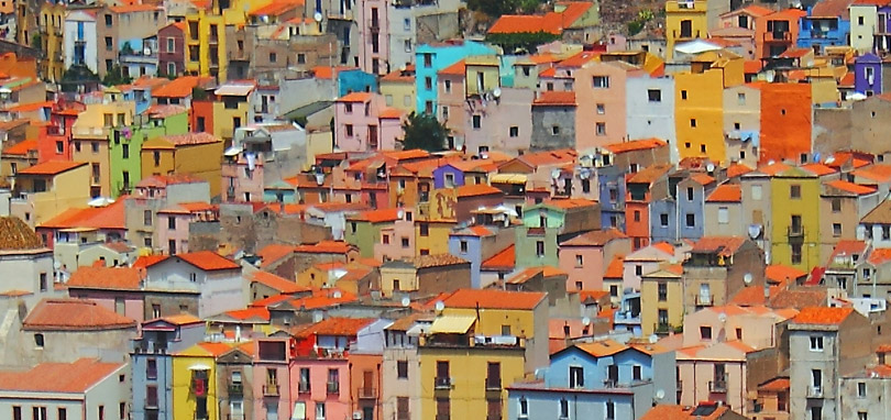 Le pittoresche casette di Sa Costa a Bosa