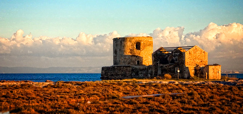 La torre nella spiaggia delle Saline