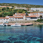 Il molo di sbarco a Cala d'Oliva