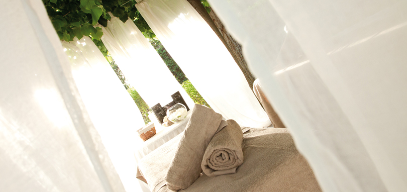 Massaggi in giardino su richiesta