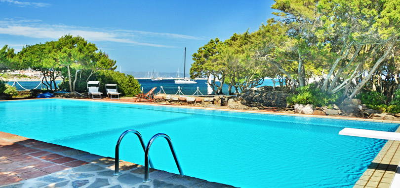 La grande piscina d'acqua salata