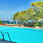 La piscina e il porto vecchio di Stintino
