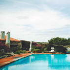 La grande piscina che guarda Stintino